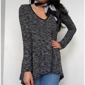 Mason & Mackenzie  Gray Woven Thin Flowy Long Sleeve Asymetrical Top Small